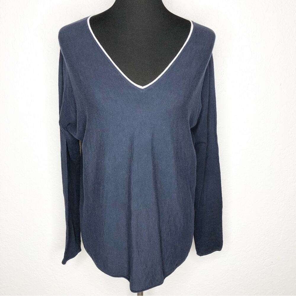 Vince navy‎ blue white trim v neck sweater size Medium